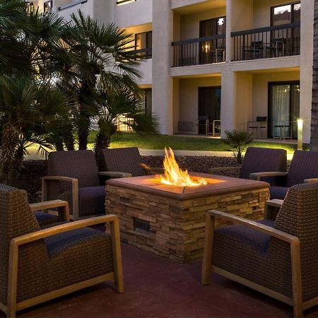 Hotel Courtyard By Marriott Palm Springs Extérieur photo