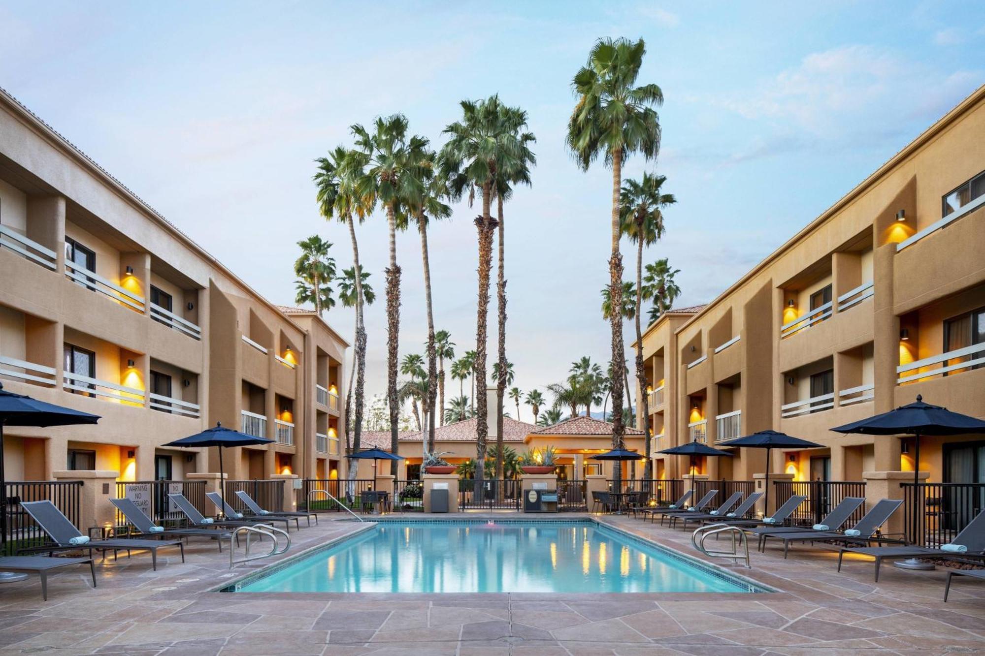 Hotel Courtyard By Marriott Palm Springs Extérieur photo