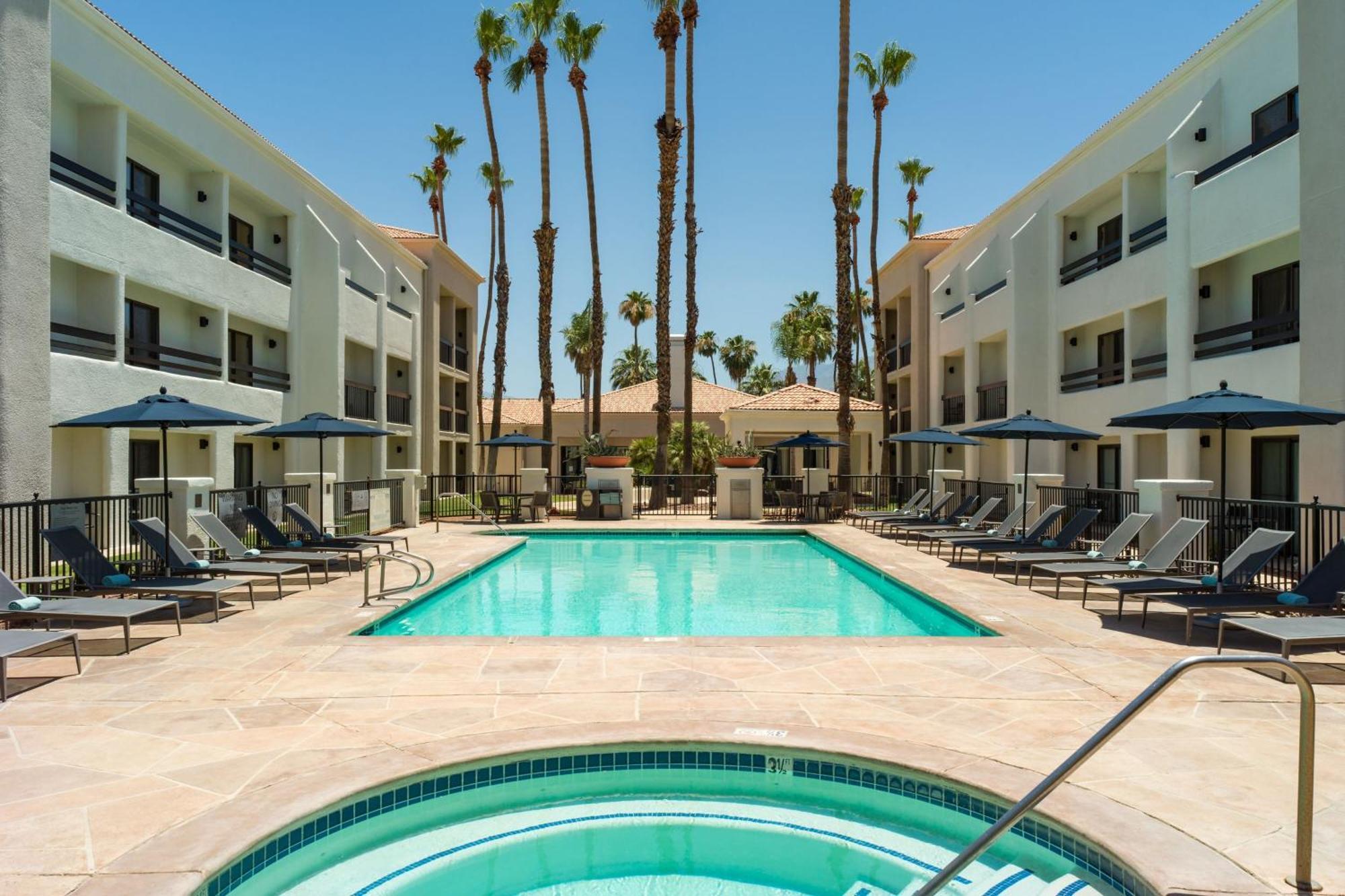 Hotel Courtyard By Marriott Palm Springs Extérieur photo