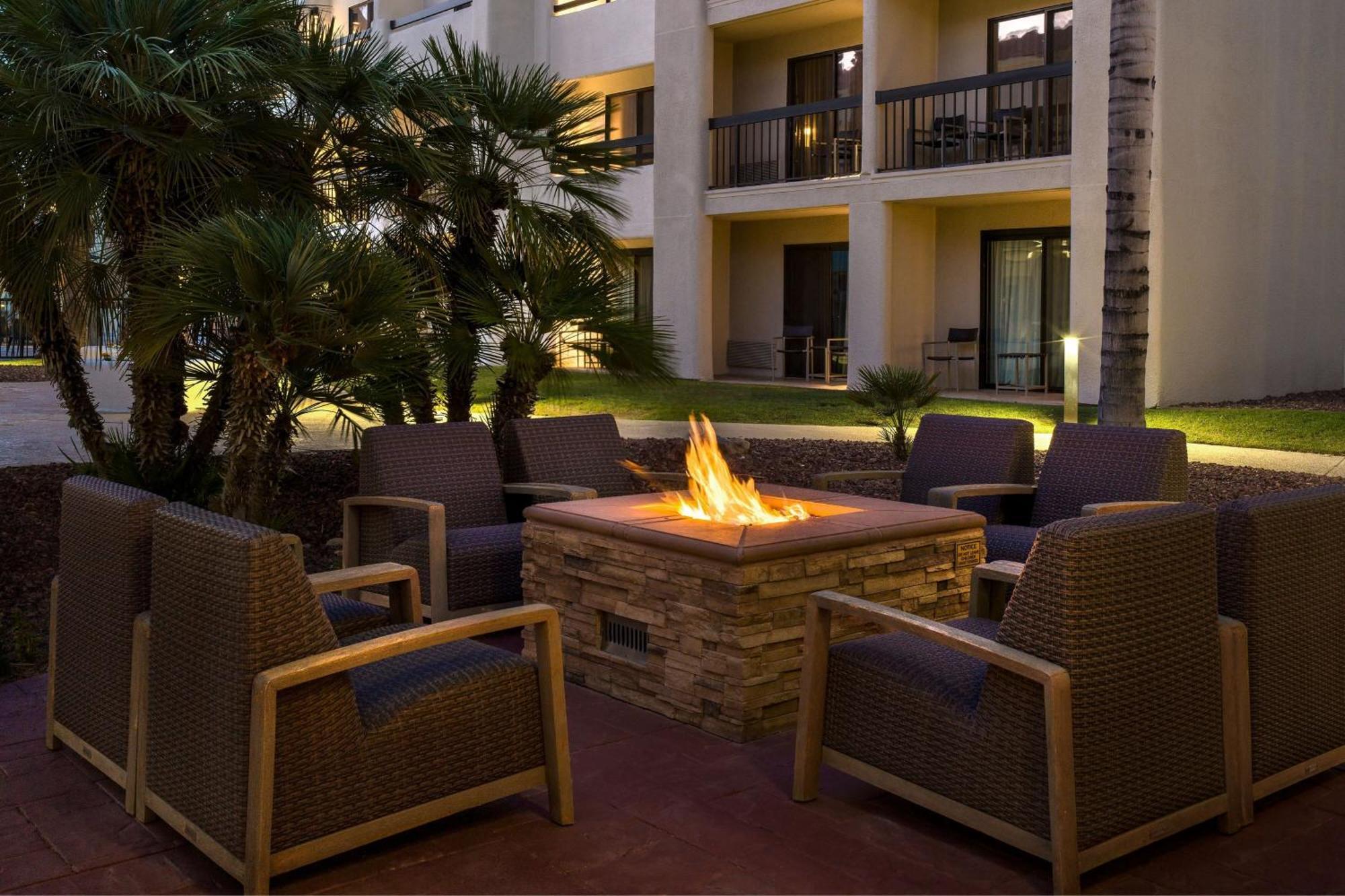 Hotel Courtyard By Marriott Palm Springs Extérieur photo