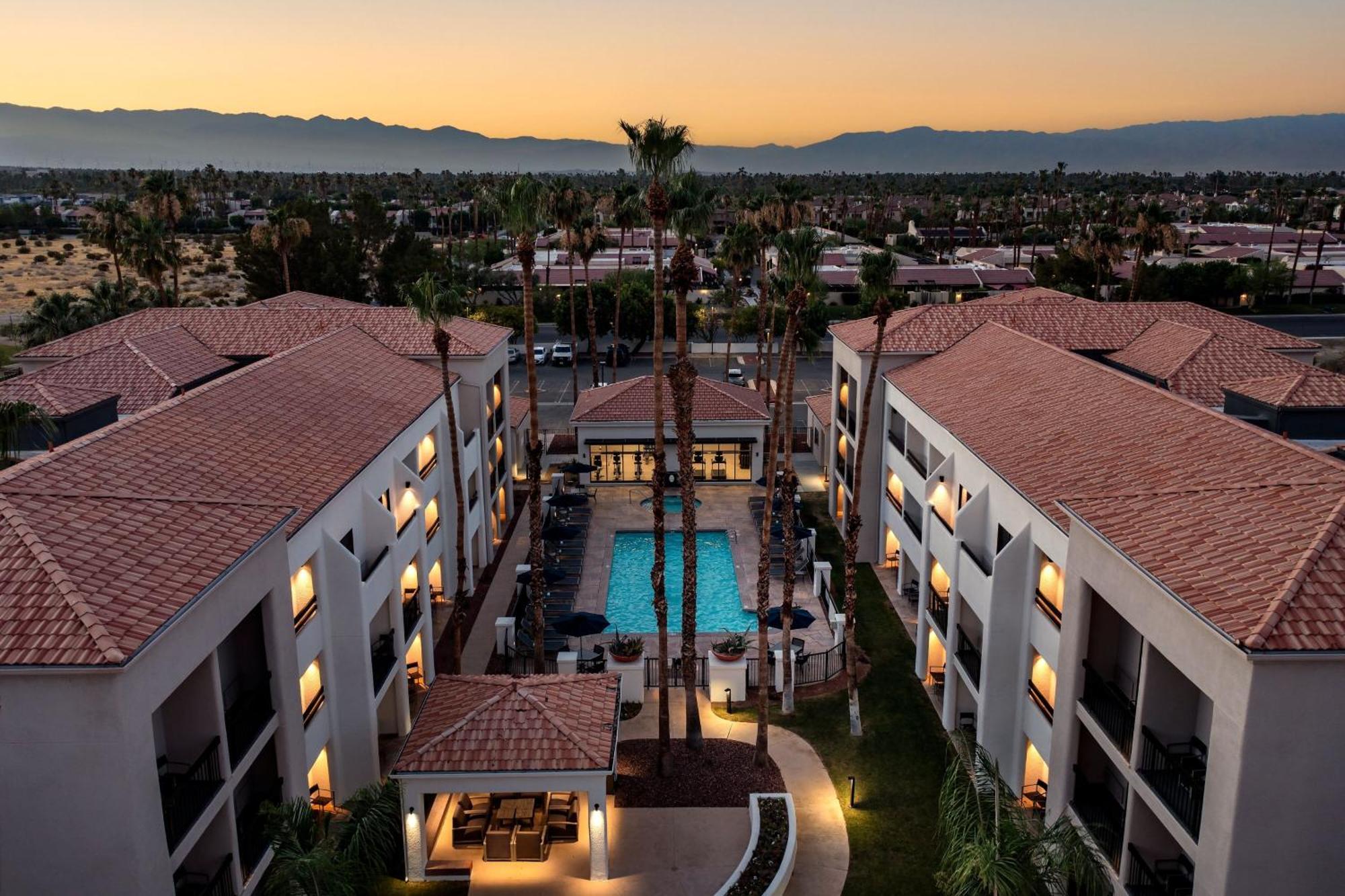 Hotel Courtyard By Marriott Palm Springs Extérieur photo